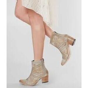 Freebird by Steven Studded Leather Ankle Boots Snake Embossed Stacked Heel Sz 6